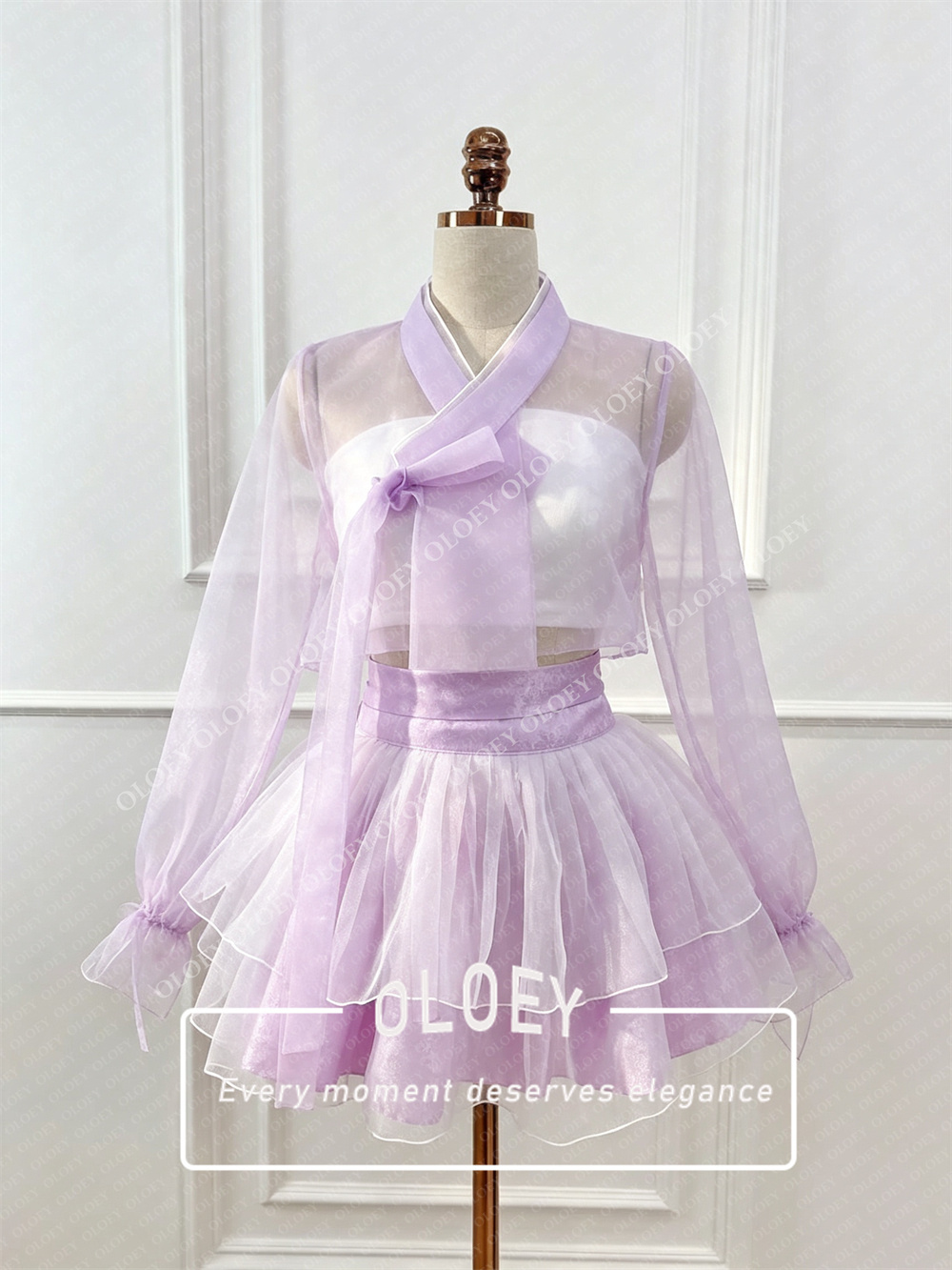Bộ Hanbok ngắn màu đen đỏ hiện - đánh giá và giá Modern Korean Lifestyle
