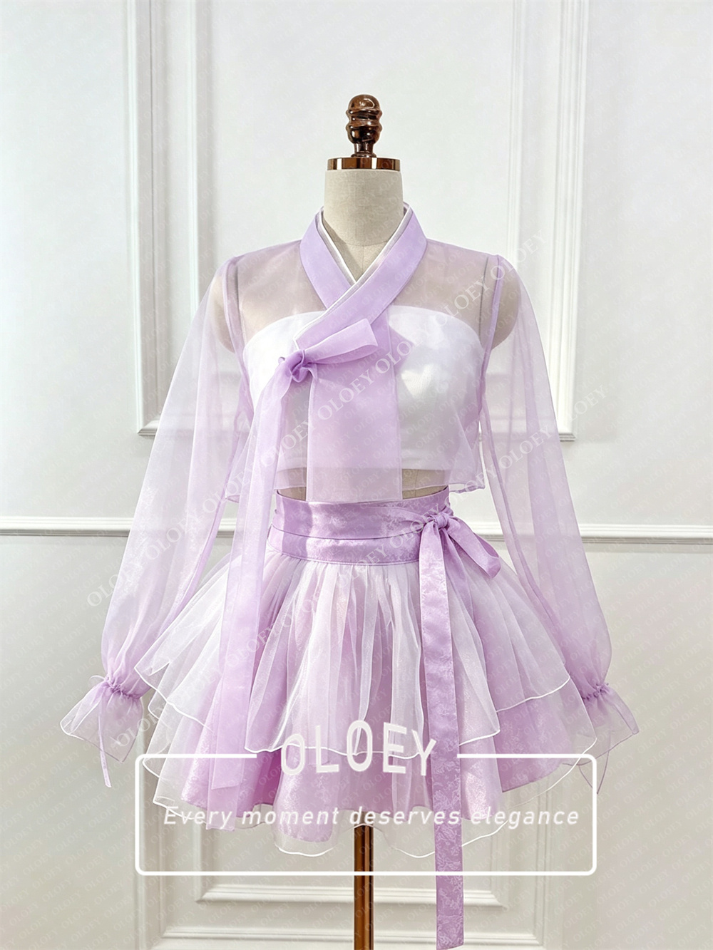 Bộ Hanbok ngắn màu đen đỏ hiện - đánh giá và giá Modern Korean Lifestyle